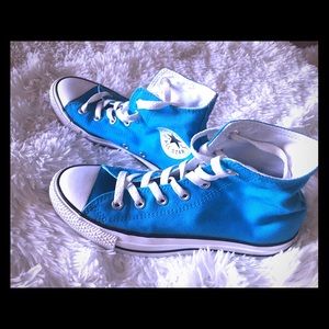 Blue Converse men's size 6 women's 8